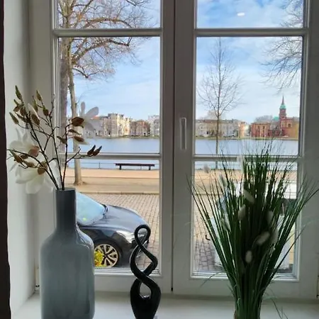Ferienapartment Alexandrine Direkt Am Pfaffenteich, Mitten Im Herzen Von Schwerin *